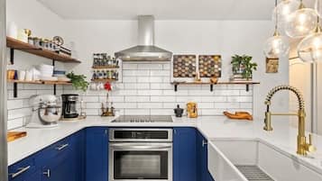 Huoneisto, 1 makuuhuone | Yksityinen keittiö | Jääkaappi, uuni, kahvin-/teenkeitin