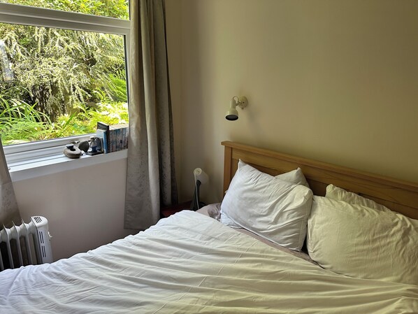 2 chambres, fer et planche à repasser, Wi-Fi, draps fournis