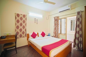 Deluxe Double Room, Balcony, City View | Desk, laptop workspace, soundproofing, iron/ironing board