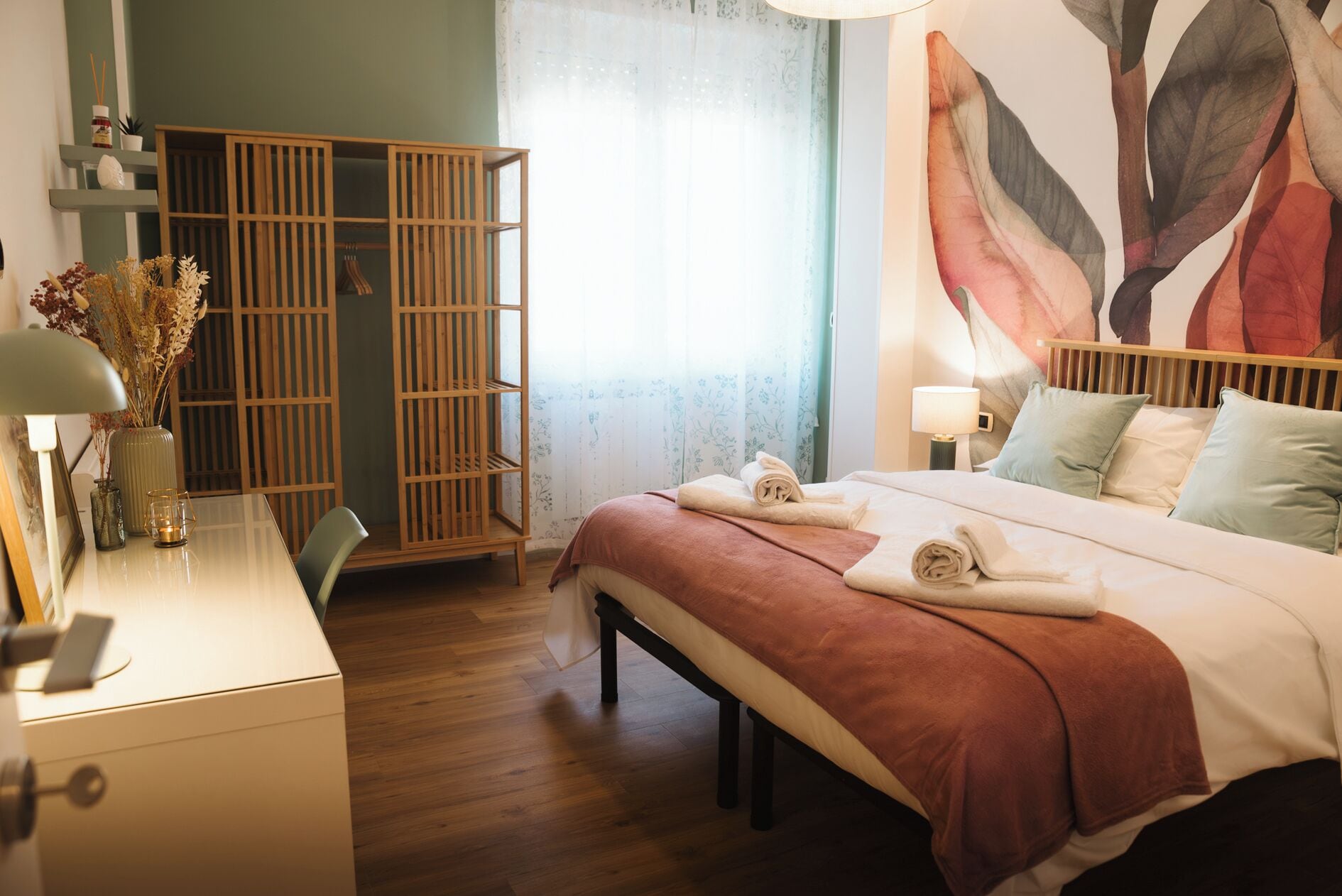 Iron/ironing board, WiFi, bed sheets