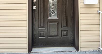 The Queens Nest. A newly renovated 1-bedroom apartment in enjoyable Queens