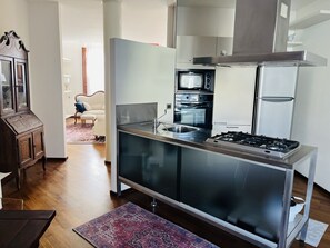 Mikrowelle, Ofen, Herdplatte, Geschirrspüler