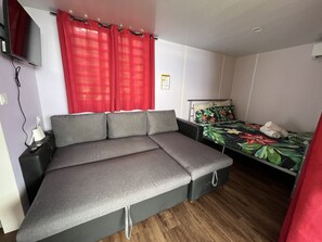 Free WiFi, bed sheets