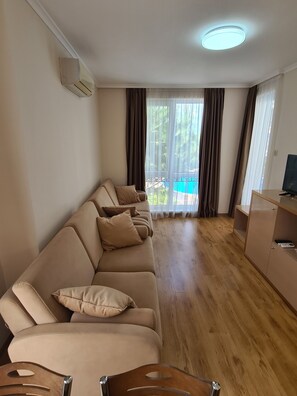 Télévision, table de tennis de table