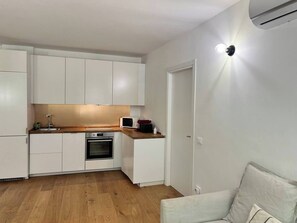 Mikrowelle, Ofen, Herdplatte, Geschirrspüler