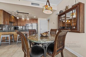 Dining - Ocean Club 407 Enjoy panoramic views of the Gulf! (Biloxi)