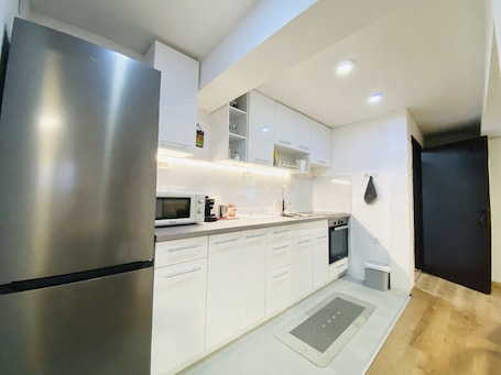 Fridge, microwave, oven, stovetop. Vintage Apartment / Free Parking / 85sqm