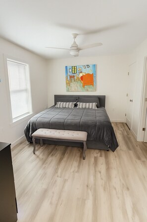 3 makuuhuonetta, silitysrauta/-lauta, Wi-Fi, vuodevaatteet