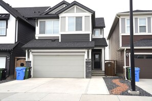 Exterior - The Cozy Nook of Seton (Calgary)