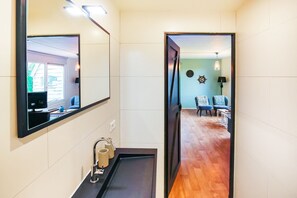 Apartment | Bathroom