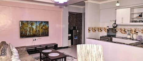 经典公寓 | 起居区 | 34-英寸智能电视(配备数码频道)