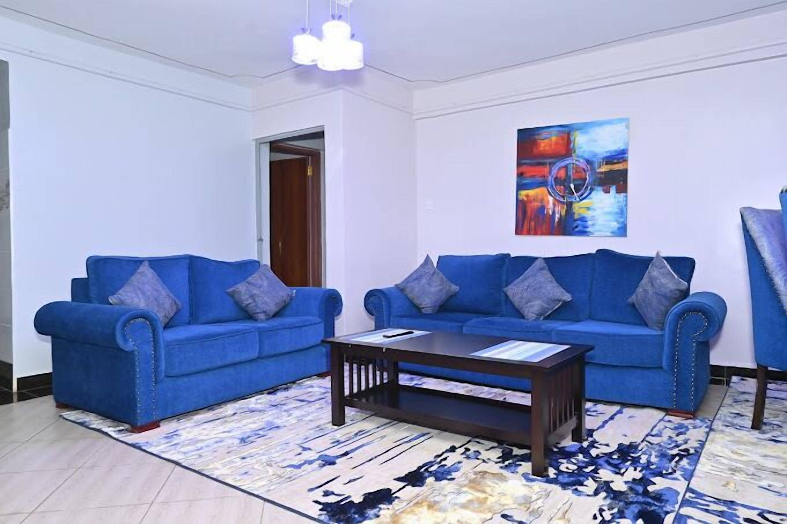 Departamento Deluxe | Área de sala de estar | Smart TV de 34 pulgadas con canales digitales 