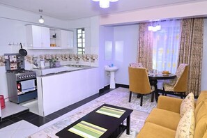 华丽公寓 | 私人厨房 | 冰箱、微波炉、厨具/餐具