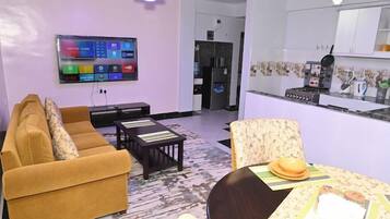 Familielejlighed | Opholdsområde | 34-tommers smart-tv med digitale kanaler