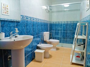 Apartment, 2 Schlafzimmer, Terrasse, Stadtblick | Badezimmer