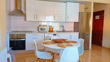 Apartamento, 2 habitaciones, terraza, vistas a la ciudad | Interior