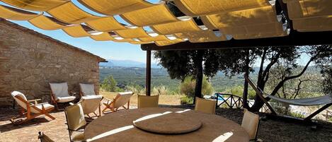 تناول الطعام بالخارج