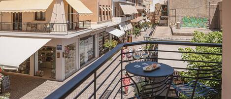 تناول الطعام بالخارج