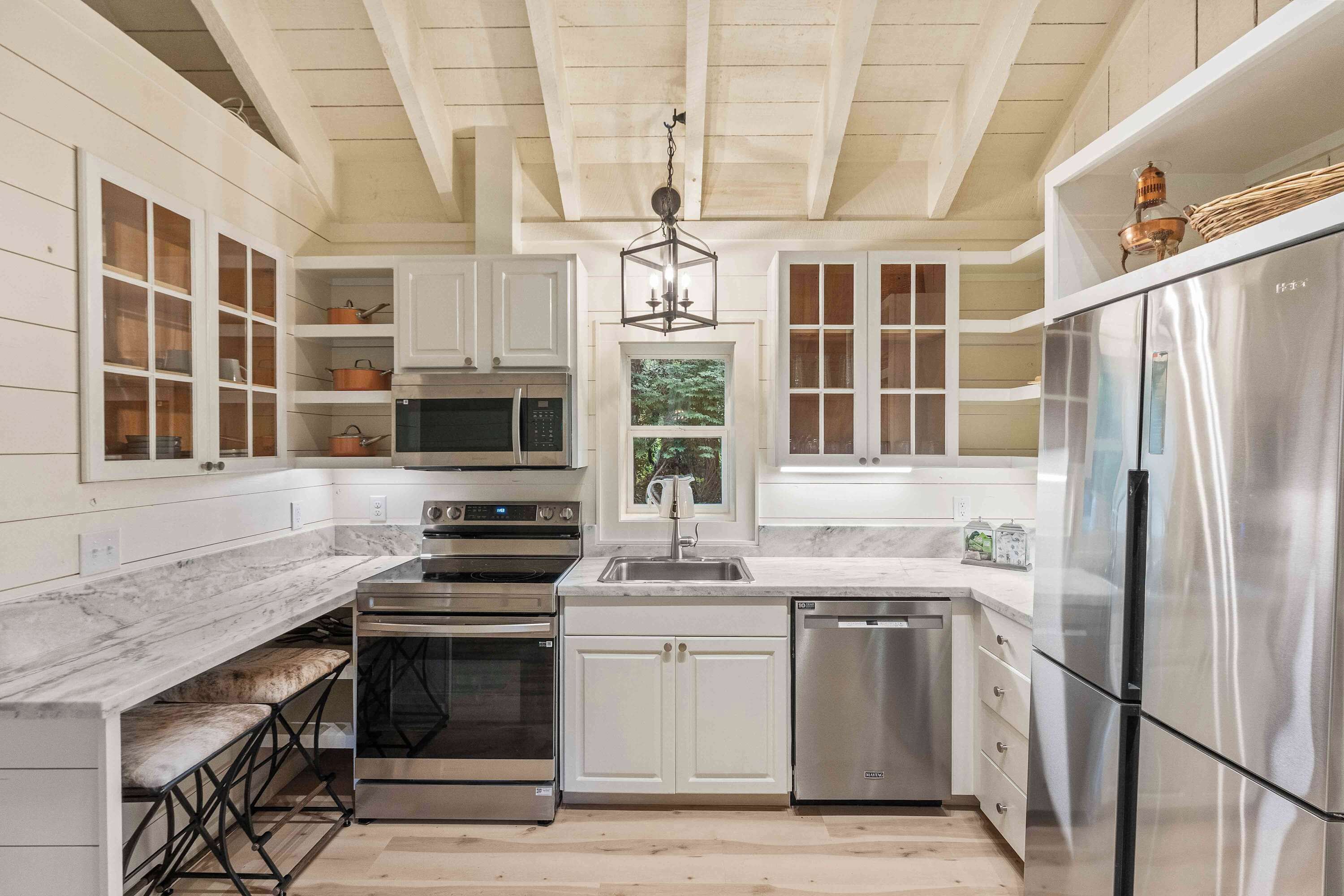 Refrigerador, microondas, horno, placa de cocina