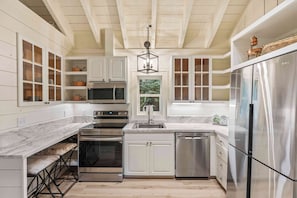 Refrigerador, microondas, horno, placa de cocina