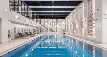Stunning Cosy Stu-Apartment with Pool Spa & Gym by Canary Wharf & Central London