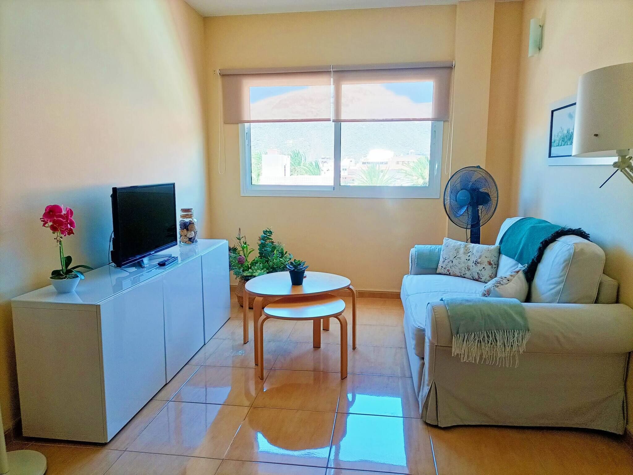 Apartment, 1 Bedroom, City View | Living room