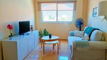 Apartment, 1 Bedroom, City View | Living room