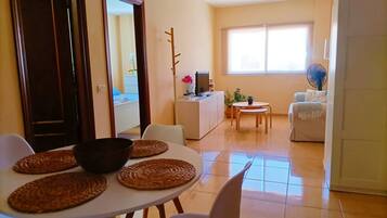 Apartment, 1 Bedroom, City View | Living room