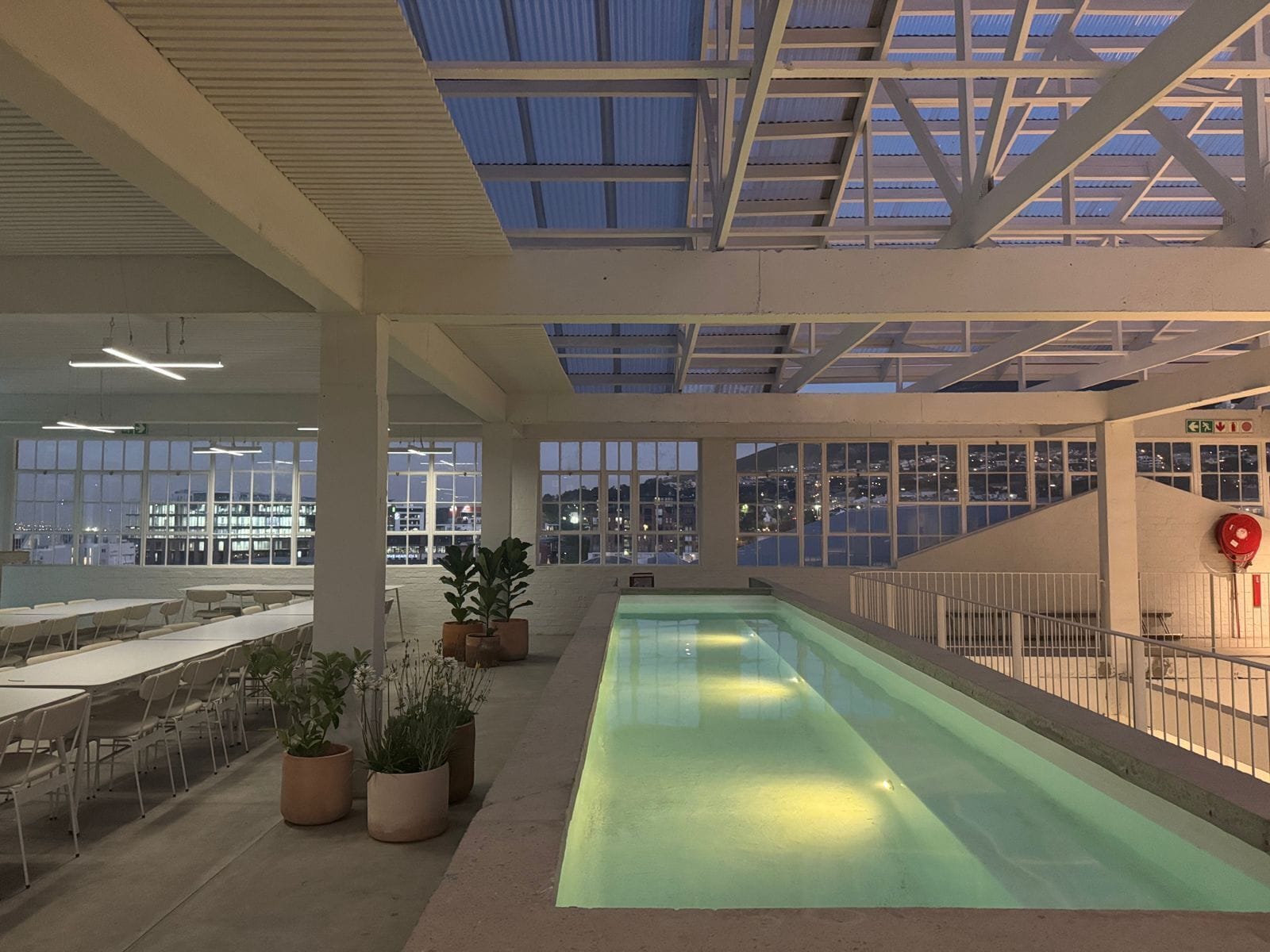 Een buitenzwembad
