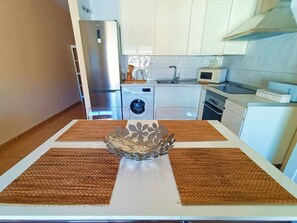 Apartment, 2 Bedrooms, City View | Private kitchen