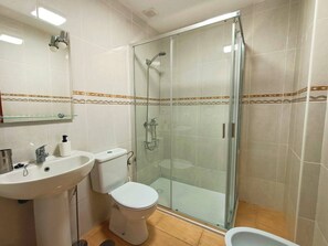 Appartamento, 2 camere da letto, vista città | Bagno