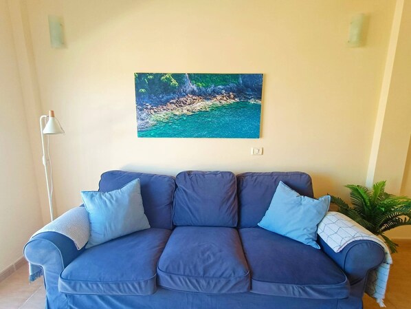 Apartment, 2 Bedrooms, City View | Living area