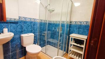 Apartment, 2 Bedrooms, Patio, City View | Bathroom