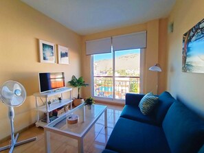 Apartment, 2 Bedrooms, City View | Living room
