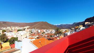 Apartment, 2 Bedrooms, Terrace, City View | Property grounds