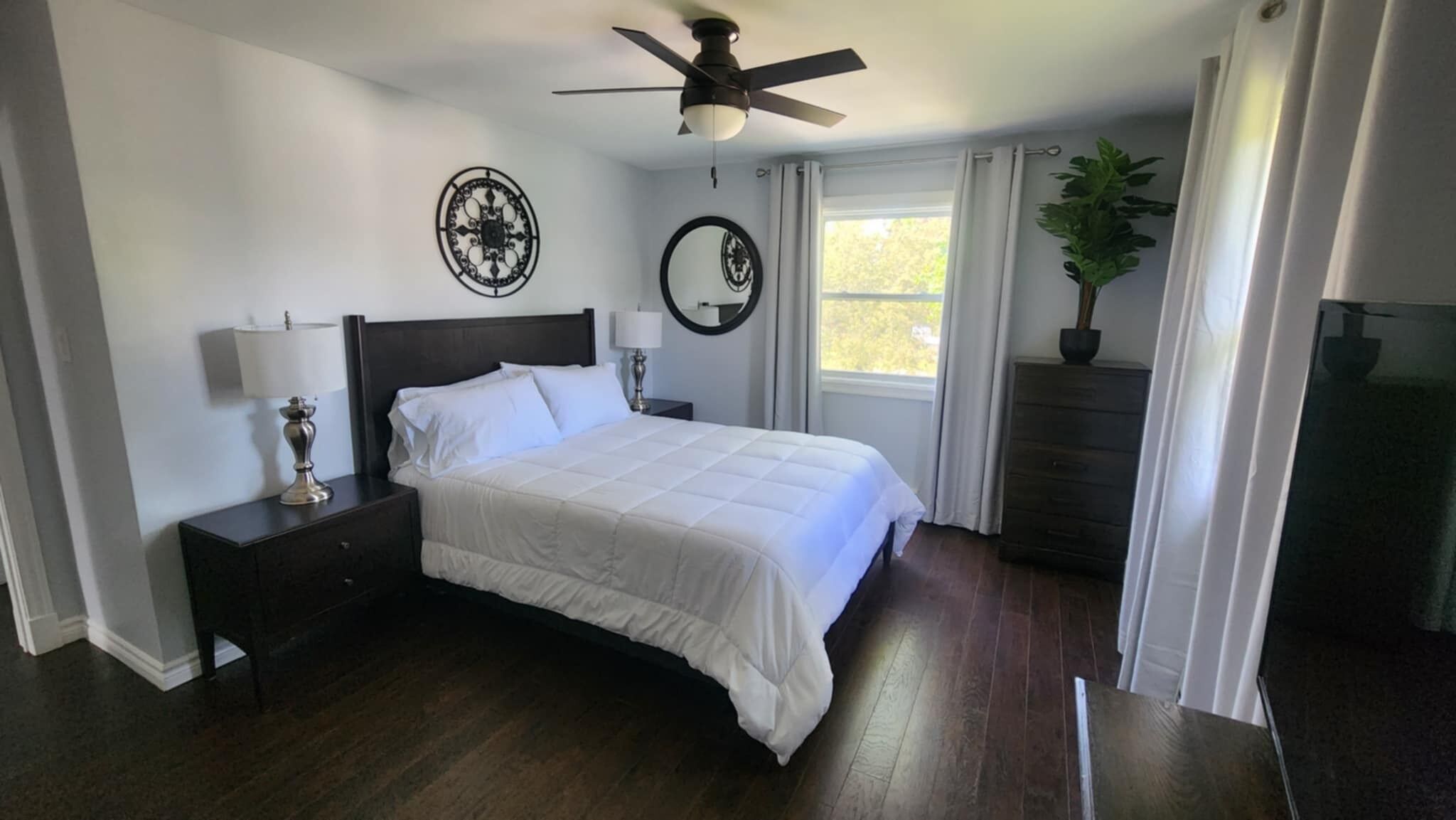 4 chambres, fer et planche à repasser, Wi-Fi, draps fournis