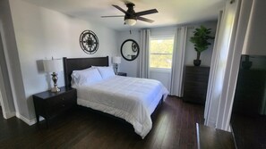 4 bedrooms, iron/ironing board, WiFi, bed sheets