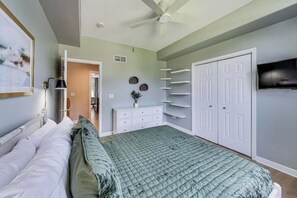 5 bedrooms, travel cot, WiFi