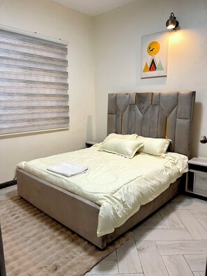 1 habitación, tabla de planchar con plancha, wifi y ropa de cama 
