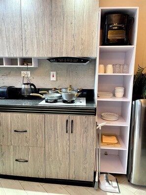 Micro-ondes, four, plaque de cuisson