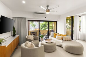 Smart TV, ping pong - 5 mins to Medano Beach and all the hot spots! Modern 3-bdrm-3.5 bath Condo (Cabo San Lucas)