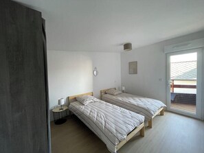 3 عدّة غرف نوم وواي فاي مجانًا وملاءات أسرّة