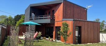 Vacation home between land and sea