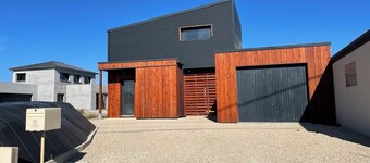 Vacation home between land and sea