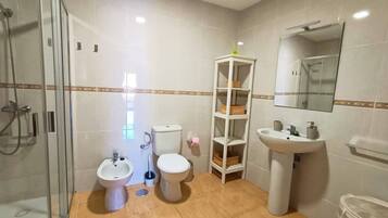 Apartment, 2 Bedrooms, Terrace, City View | Bathroom