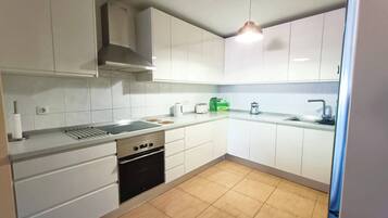 Apartment, 2 Bedrooms, Terrace, City View | Interior