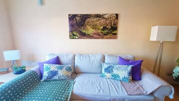 Apartment, 2 Bedrooms, Terrace, City View | Living area