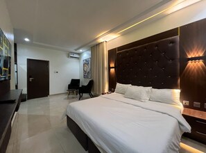 Room, Harbor View | Egyptian cotton sheets, premium bedding, memory foam beds, free WiFi - Chapy hotel and suite (Enugu)