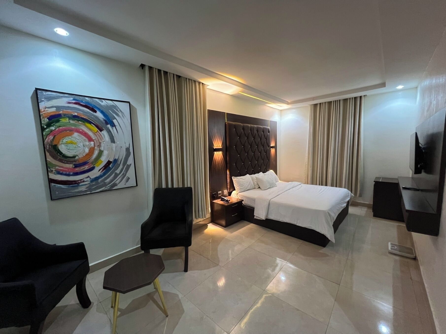 Egyptian cotton sheets, premium bedding, memory foam beds, free WiFi