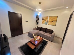 Deluxe-sviitti, näköala pihalle | Oleskelualue | Älytelevisio, videopelikonsoli, suoratoistopalvelut